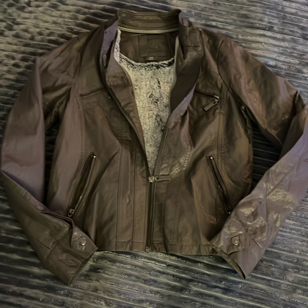 Women’s XS Gray Faux Leather Wit Soft Velvet Inside Jacket Extremely Cute Jacket
